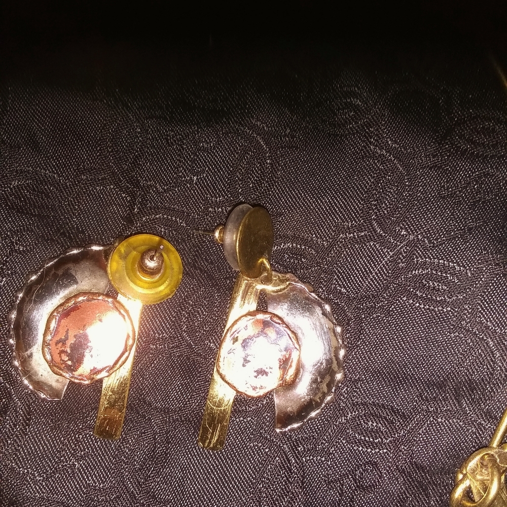 Matching tooled belt w/matching earrings & necklac